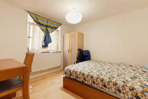 2 bedroom ground floor flat to rent, Laugan Walk