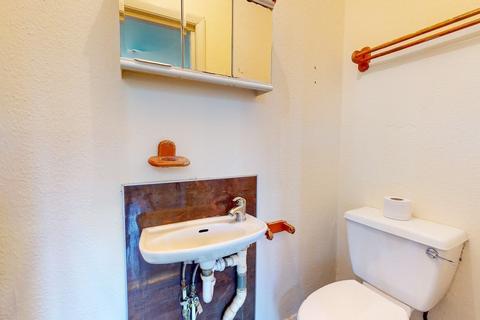 Studio to rent, Park Avenue