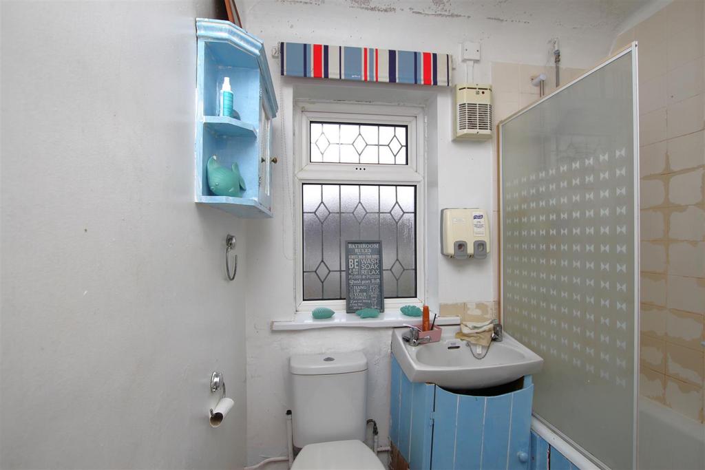 Bathroom.JPG