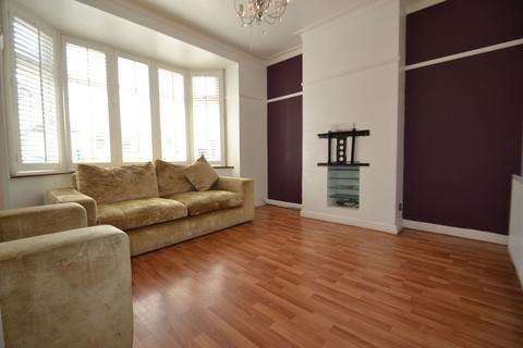 4 bedroom terraced house to rent, Quebec Road, Ilford IG2