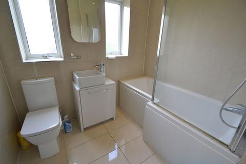 4 bedroom terraced house to rent, Quebec Road, Ilford IG2