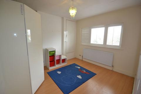 4 bedroom terraced house to rent, Quebec Road, Ilford IG2