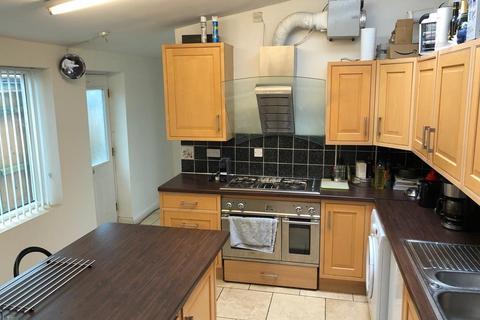 3 bedroom semi-detached house to rent, Reading Road, Suffolk IP4