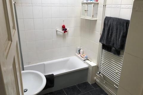 3 bedroom semi-detached house to rent, Reading Road, Suffolk IP4