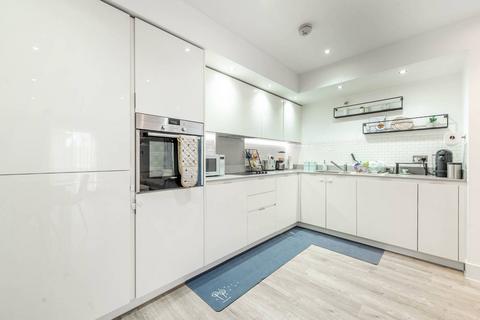 3 bedroom flat for sale, Lyon Road, Harrow, HA1