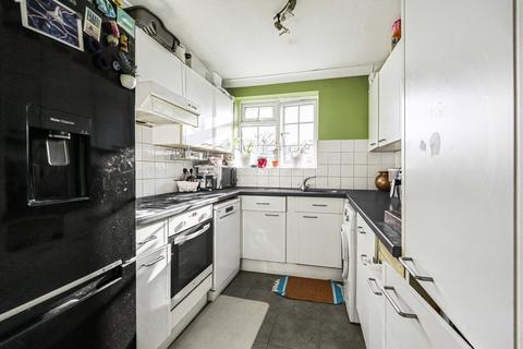 2 bedroom apartment for sale, Lark Avenue, Staines-upon-Thames, Surrey, TW18