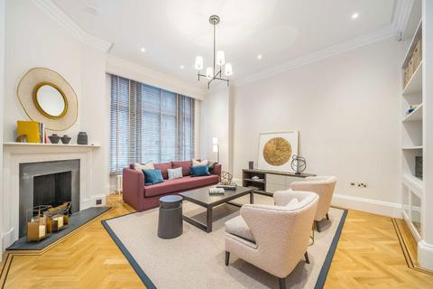 2 bedroom flat to rent, Green Street, London W1K