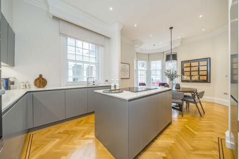 2 bedroom flat to rent, Green Street, London W1K