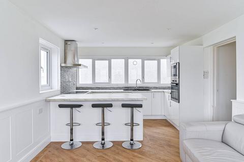 1 bedroom flat for sale, Caernarvon Close, Mitcham, CR4