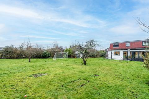 4 bedroom semi-detached house for sale, Hawthorn Crescent, Luton LU1