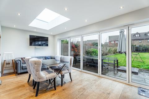 4 bedroom semi-detached house for sale, Hawthorn Crescent, Luton LU1