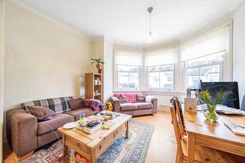 2 bedroom flat to rent, Kirkstall Road, London, SW2
