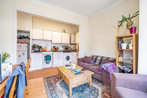 2 bedroom flat to rent, Kirkstall Road, London, SW2