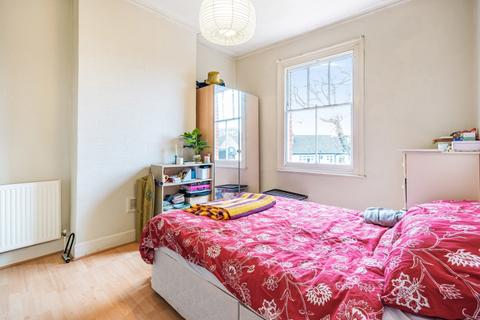 2 bedroom flat to rent, Kirkstall Road, London, SW2