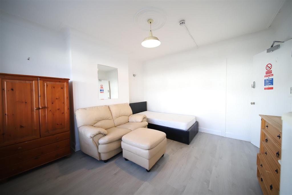 Room 2.JPG