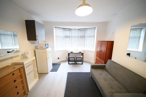 Flat to rent, Osidge Lane, London