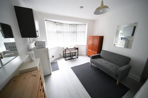Flat to rent, Osidge Lane, London