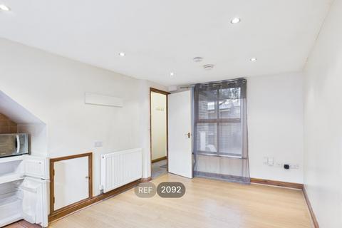 1 bedroom property to rent, Mersea Road, Colchester, CO2 7EX