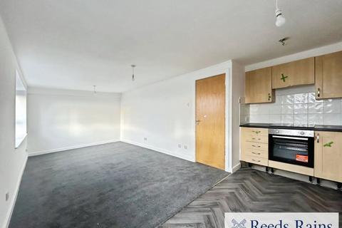 2 bedroom apartment to rent, Highclere Avenue, Greater Manchester M7