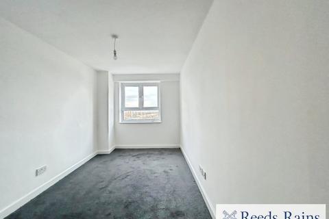 2 bedroom apartment to rent, Highclere Avenue, Greater Manchester M7