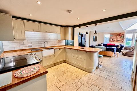 4 bedroom cottage for sale, East Stratton