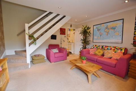 2 bedroom terraced house to rent, Swallow Close, Godalming GU8