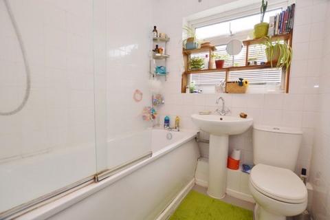 2 bedroom terraced house to rent, Swallow Close, Godalming GU8