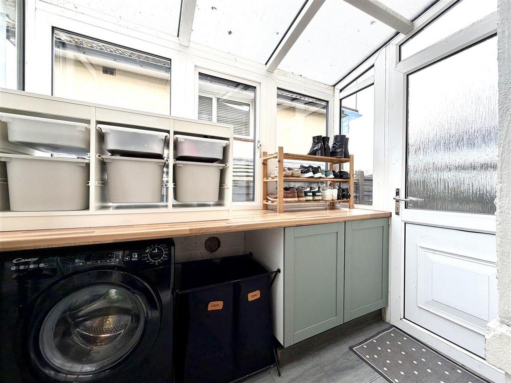 Utility porch