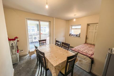 3 bedroom semi-detached house for sale, Sandringham Avenue, Leicestershire LE4