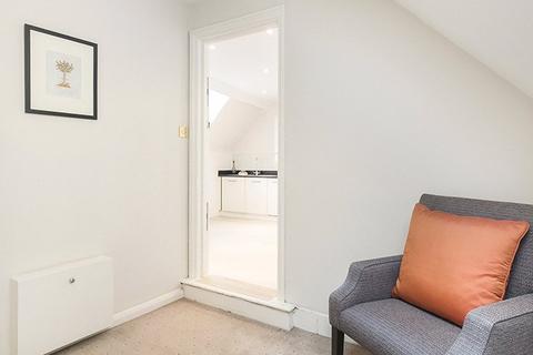 Studio to rent, Mount Street, Mayfair, London, W1K