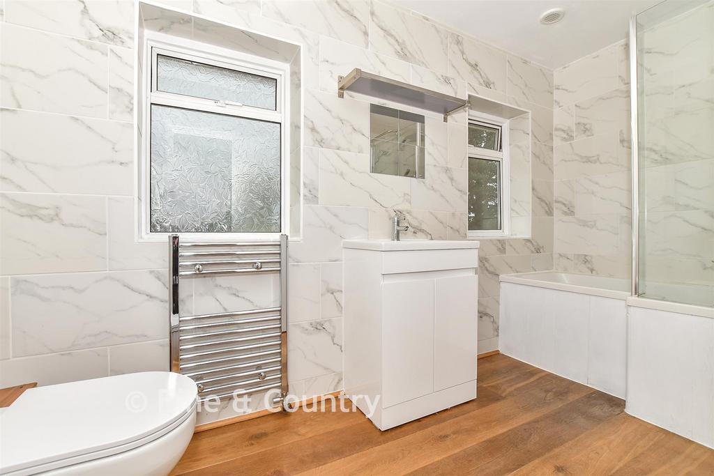 En-Suite Bathroom