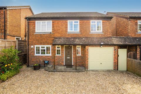4 bedroom detached house to rent, Maybrook Gardens, High Wycombe HP13
