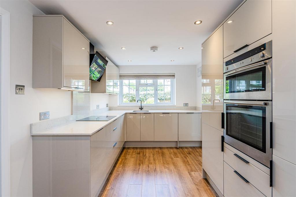 24 Maybrook Gardens-02.jpg