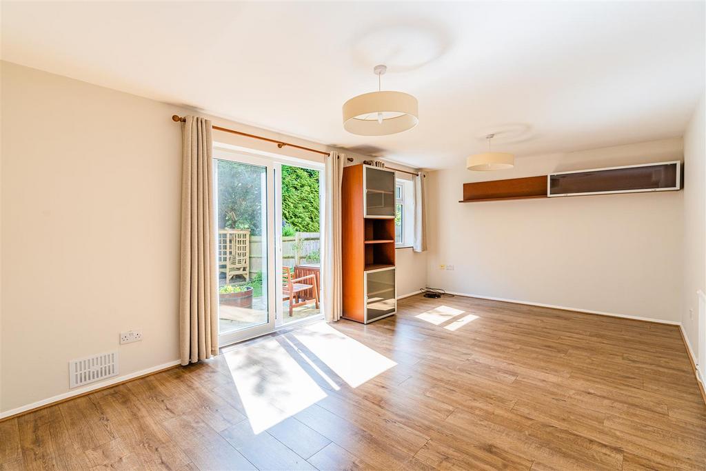 24 Maybrook Gardens-10.jpg