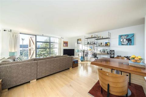 2 bedroom flat for sale, Grange Road, London SE1