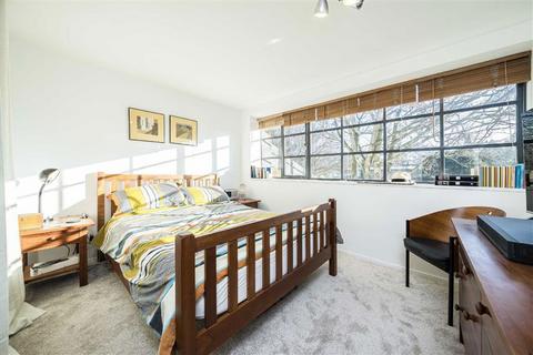 2 bedroom flat for sale, Grange Road, London SE1