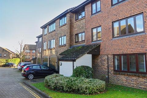 Connaught Gardens, Crawley