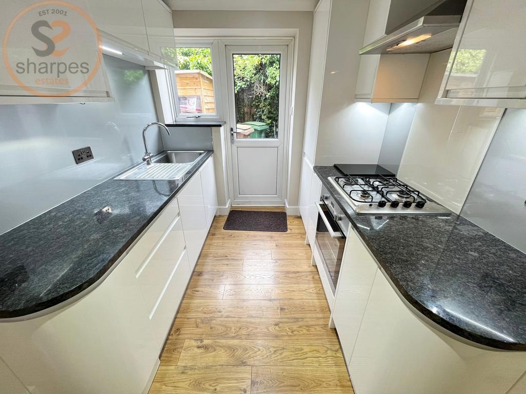 8. kitchen.jpeg