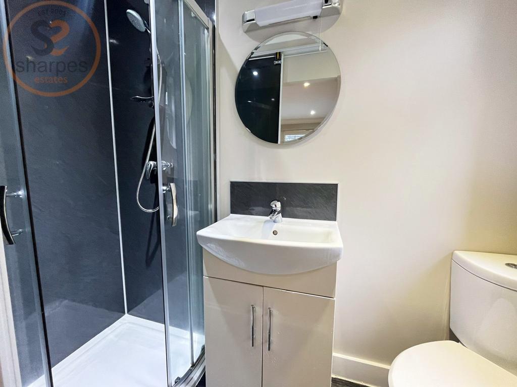 10. ensuite.jpeg
