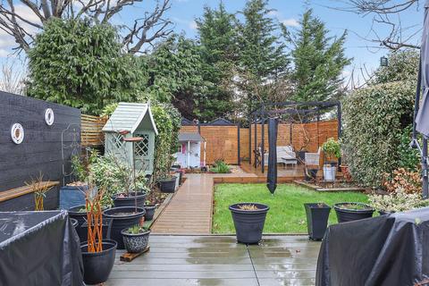 3 bedroom semi-detached house for sale, Balcombe Gardens, Horley, Surrey, RH6
