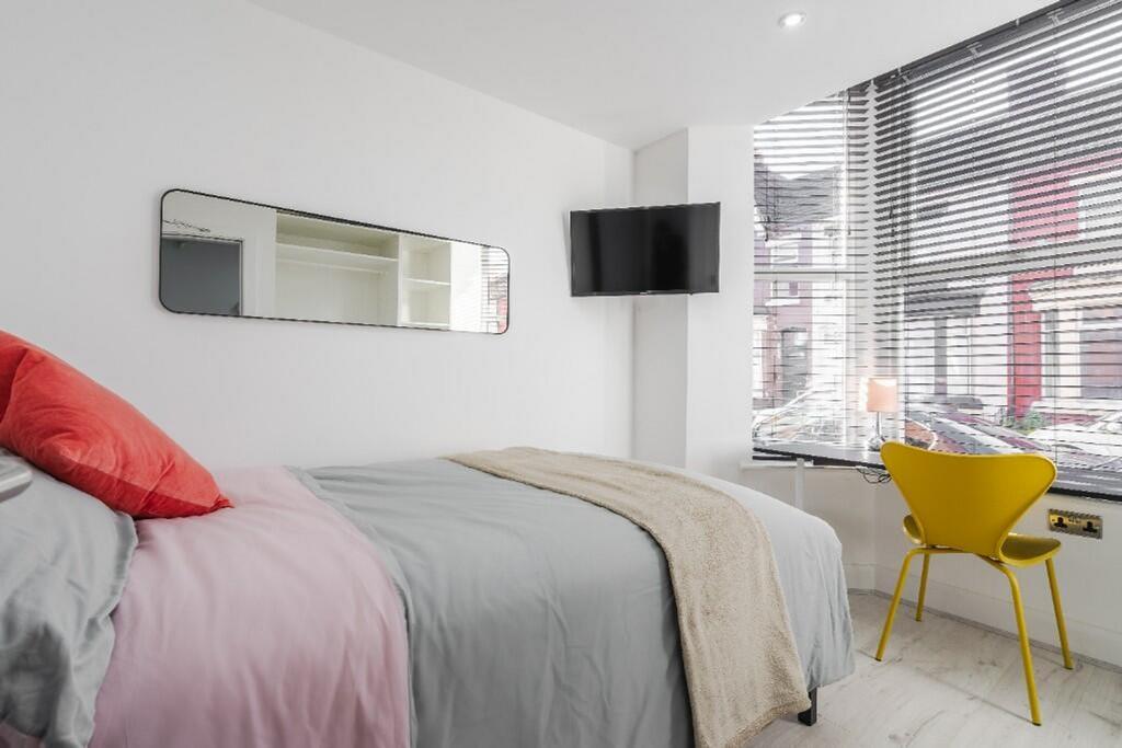 A beautifully designed double bedroom featuring...