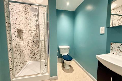 4 bedroom terraced house to rent, Church Street, Silverdale ST5