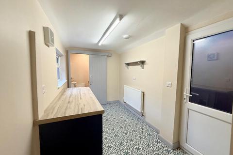 4 bedroom terraced house to rent, Church Street, Silverdale ST5