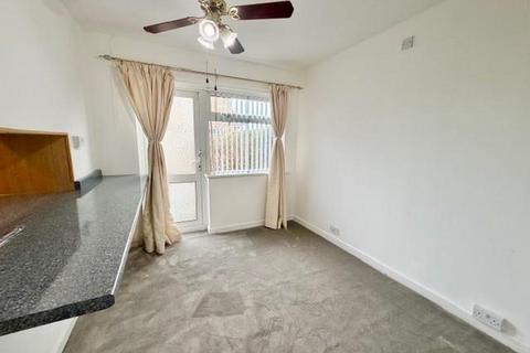 3 bedroom semi-detached house to rent, Aynsley Grove, Bradford BD15