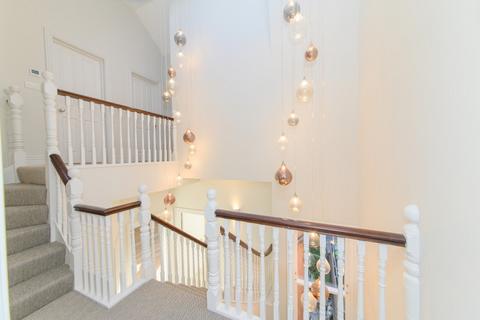 4 bedroom flat to rent, SOUTHWOOD AVENUE, HIGHGATE, N6