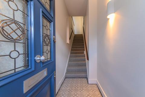 4 bedroom flat to rent, SOUTHWOOD AVENUE, HIGHGATE, N6