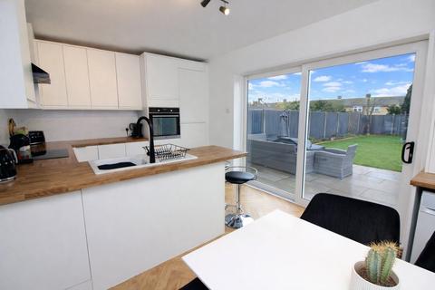 3 bedroom terraced house for sale, Highbush Road, Stotfold, Hitchin, SG5