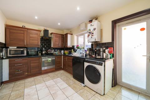 3 bedroom end of terrace house for sale, Trubshaw Road, Southall, London, UB2