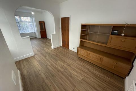 3 bedroom end of terrace house to rent, Lillian Street, Old Trafford, Manchester