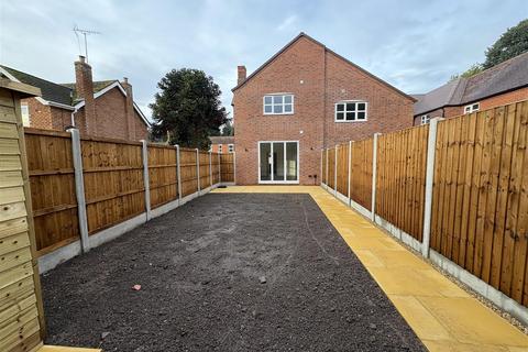 3 bedroom end of terrace house for sale, Birmingham Road, Blakedown